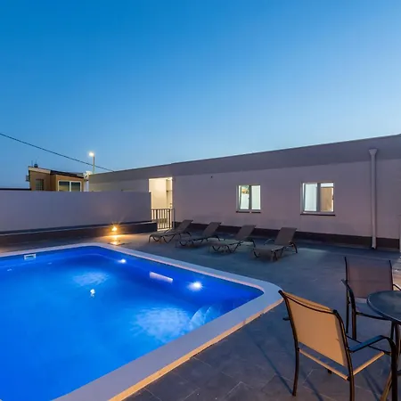 度假居 Family Friendly House With A Swimming Pool Podstrana, Split - 21718