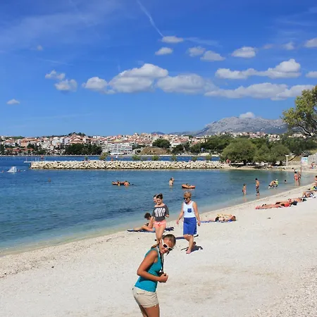 度假居 Family Friendly House With A Swimming Pool Podstrana, Split - 21718 *