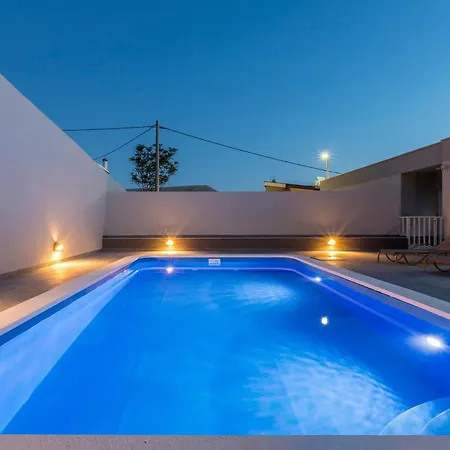 度假居 Family Friendly House With A Swimming Pool Podstrana, Split - 21718 珀德垂那