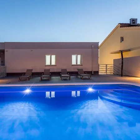度假居 Family Friendly House With A Swimming Pool Podstrana, Split - 21718 珀德垂那